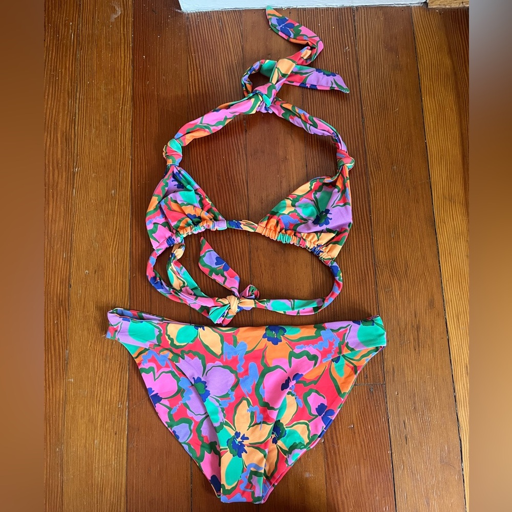 Skatie Hawaii vibes floral bikini